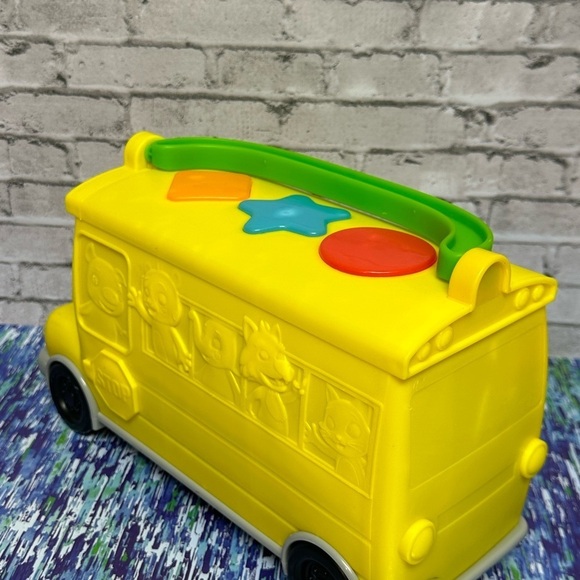 CoComelon Musical Learning Bus Number and Letter Recognition Phonetics - Picture 12 of 17